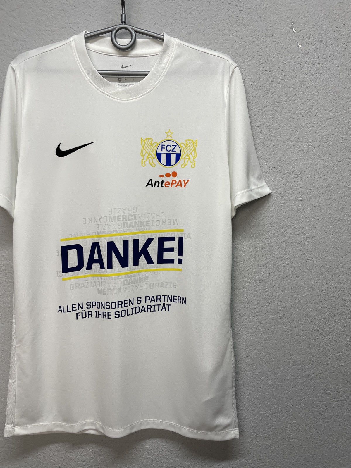 Vintage Vintage Nike FC Zurich Home Football Jersey Blockcore Tee Size US M / EU 48-50 / 2 - 7 Thumbnail
