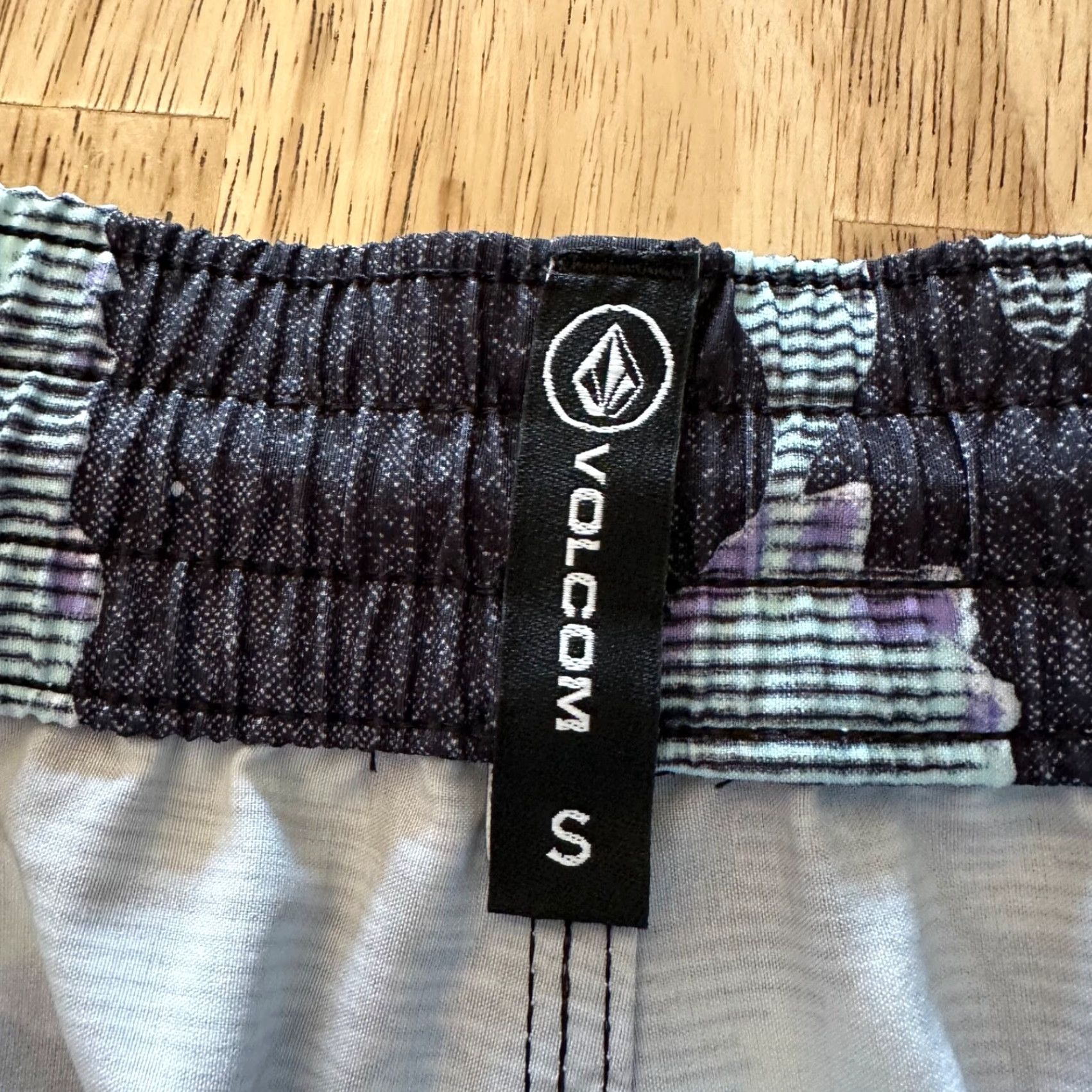 Volcom Volcom Manic Trunk Solid Board Shorts 17” Mens Size S Multicolor Trunks Mens Size US 29 - 3 Thumbnail