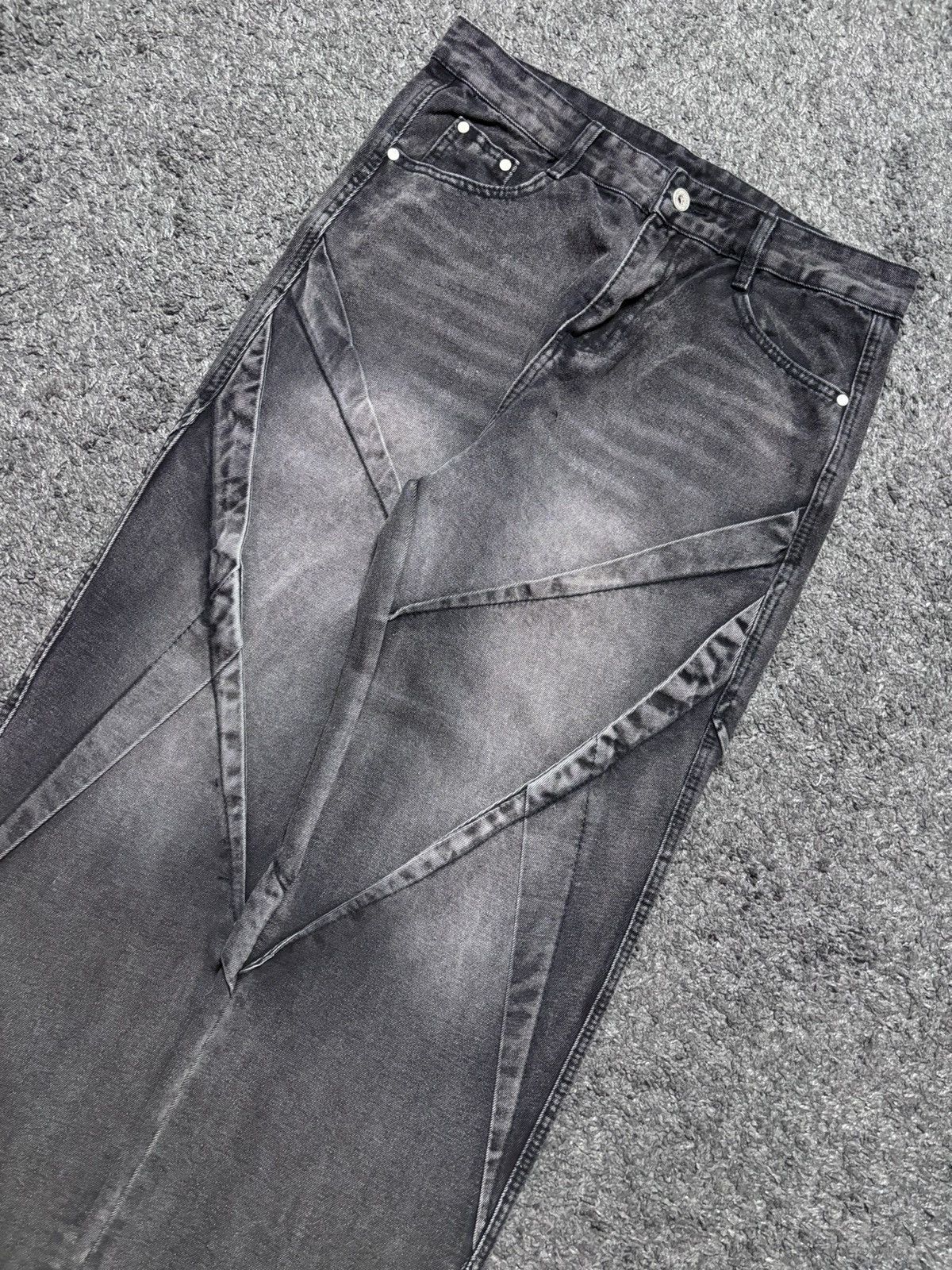 Jean × Vintage Vintage abstract art brutalist rare gray baggy jeans denim Size US 33 - 2 Thumbnail