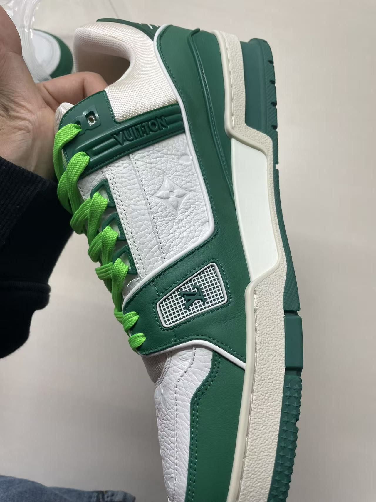 Louis Vuitton Louis Vuitton Green & White Leather Trainer Sneakers Size US 9 / IT 39 - 6 Thumbnail