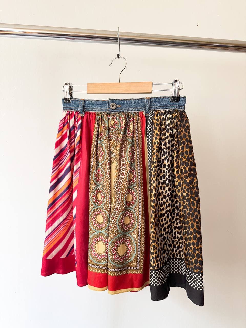 Dolce & Gabbana D&G Dolce & Gabbana Silk Skirt Size 27" / US 4 / IT 40 - 2 Thumbnail