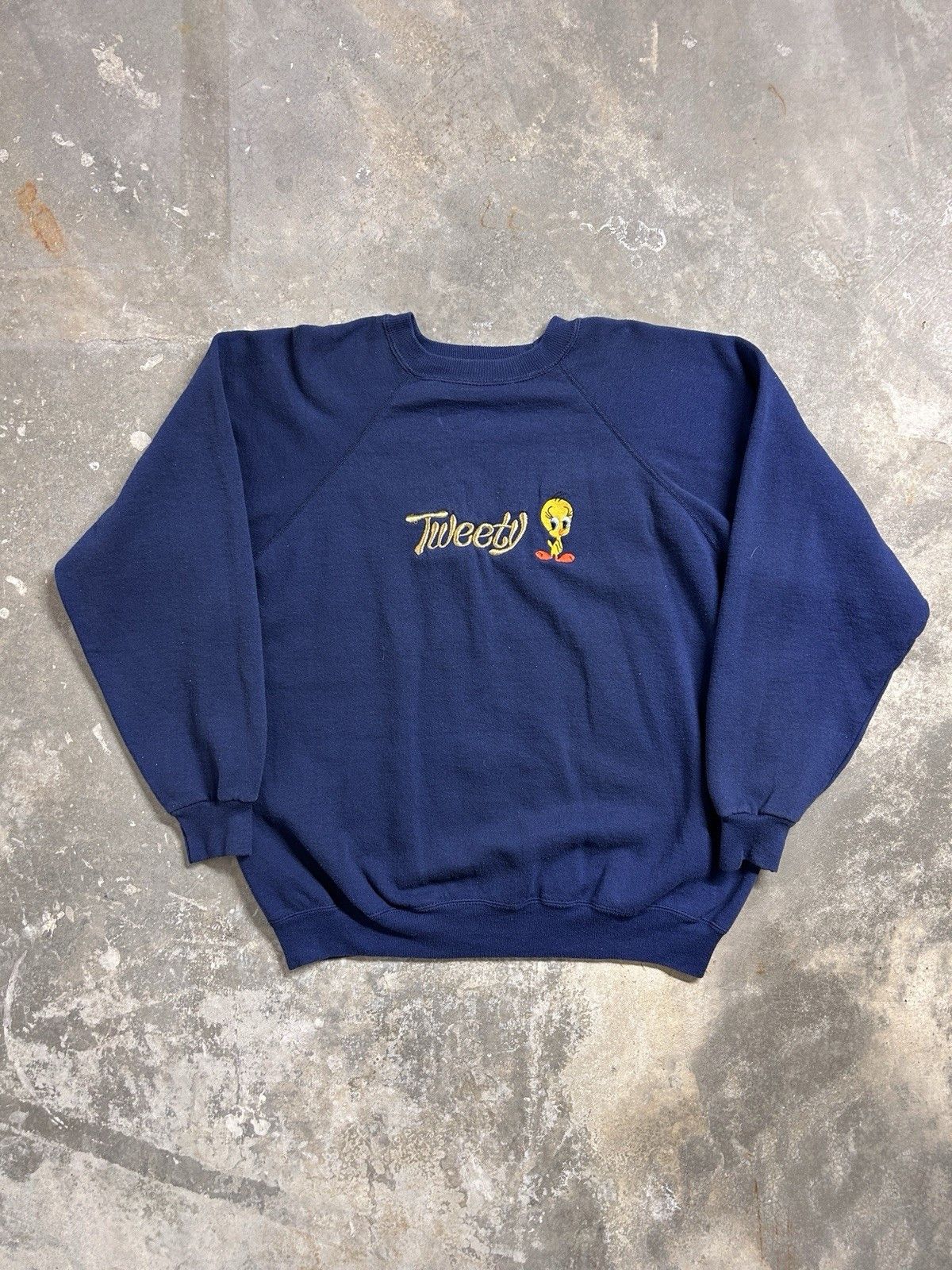 Vintage Vintage 90’s Tweety Embroidered Sweatshirt Large Boxy Size US L / EU 52-54 / 3 - 1 Thumbnail
