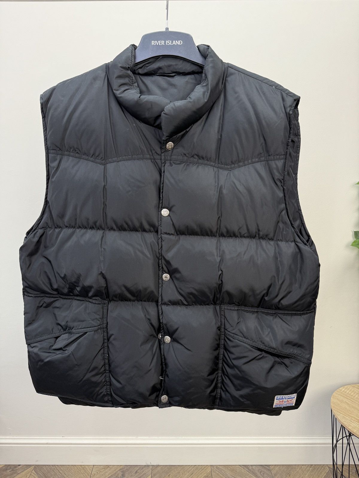 Levi's Levi’s Reversible Puffer Vest Black Logo Back Print Vintage Size US L / EU 52-54 / 3 - 2 Thumbnail