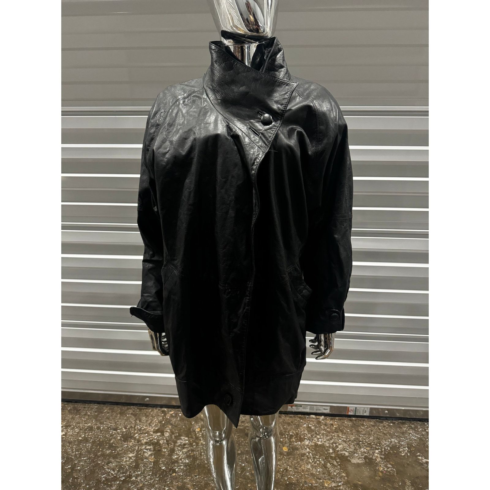 Vintage BLACK VTG LEATHER COAT Size M / US 6-8 / IT 42-44 - 1 Thumbnail