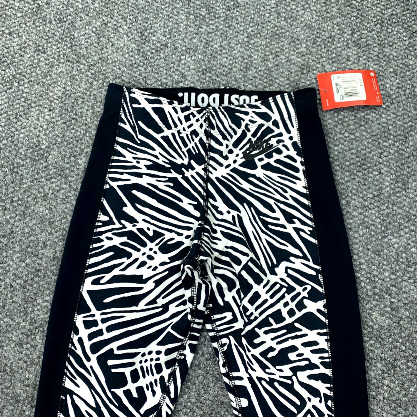 Nike Nike Leggings Womens XS Black All Over Print Stretch NWT Leg-A-See Geometric Athletic Shoes? Size 26" / US 2 / IT 38 - 2 Thumbnail