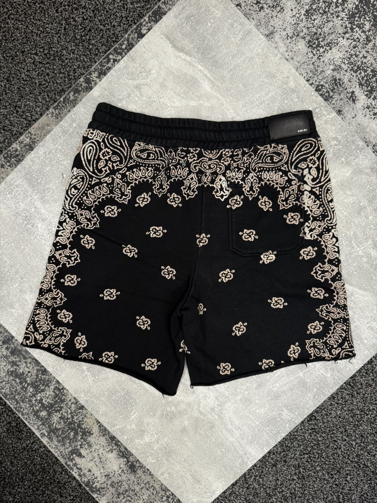 Amiri Bandana Bleach Shorts Black. size XL. BNWT. Size US 36 / EU 52 - 2 Thumbnail