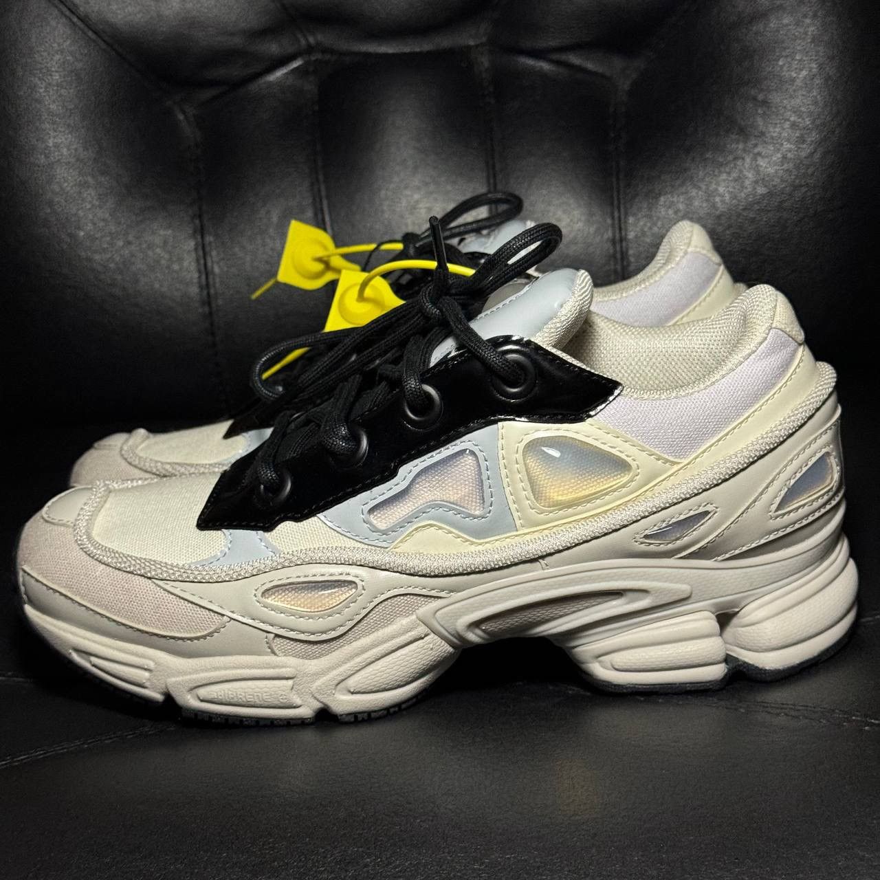 Adidas × Raf Simons Adidas Raf Simons Ozweego Cream Size US 6.5 / EU 39-40 - 5 Thumbnail