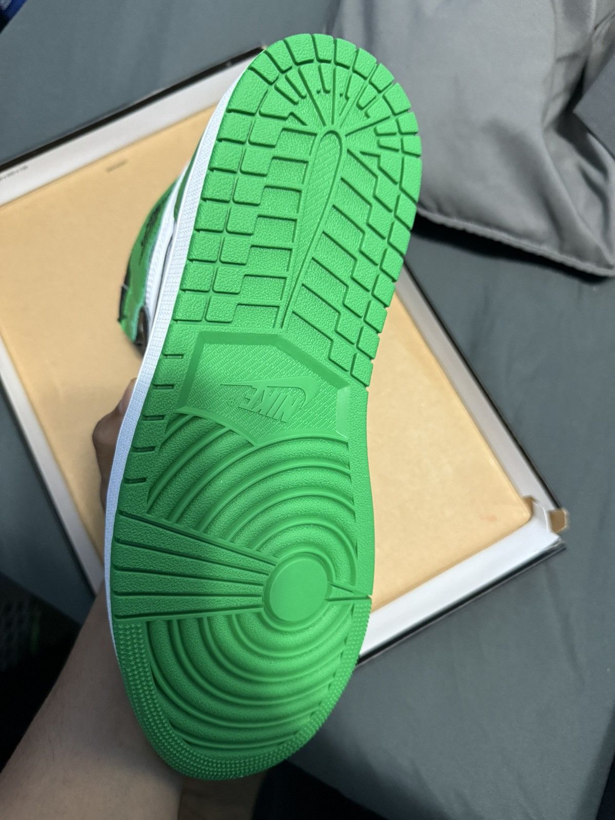 Nike Air Jordan 1 Retro HIGH OG Lucky Green Size US 10.5 / EU 43-44 - 11 Thumbnail
