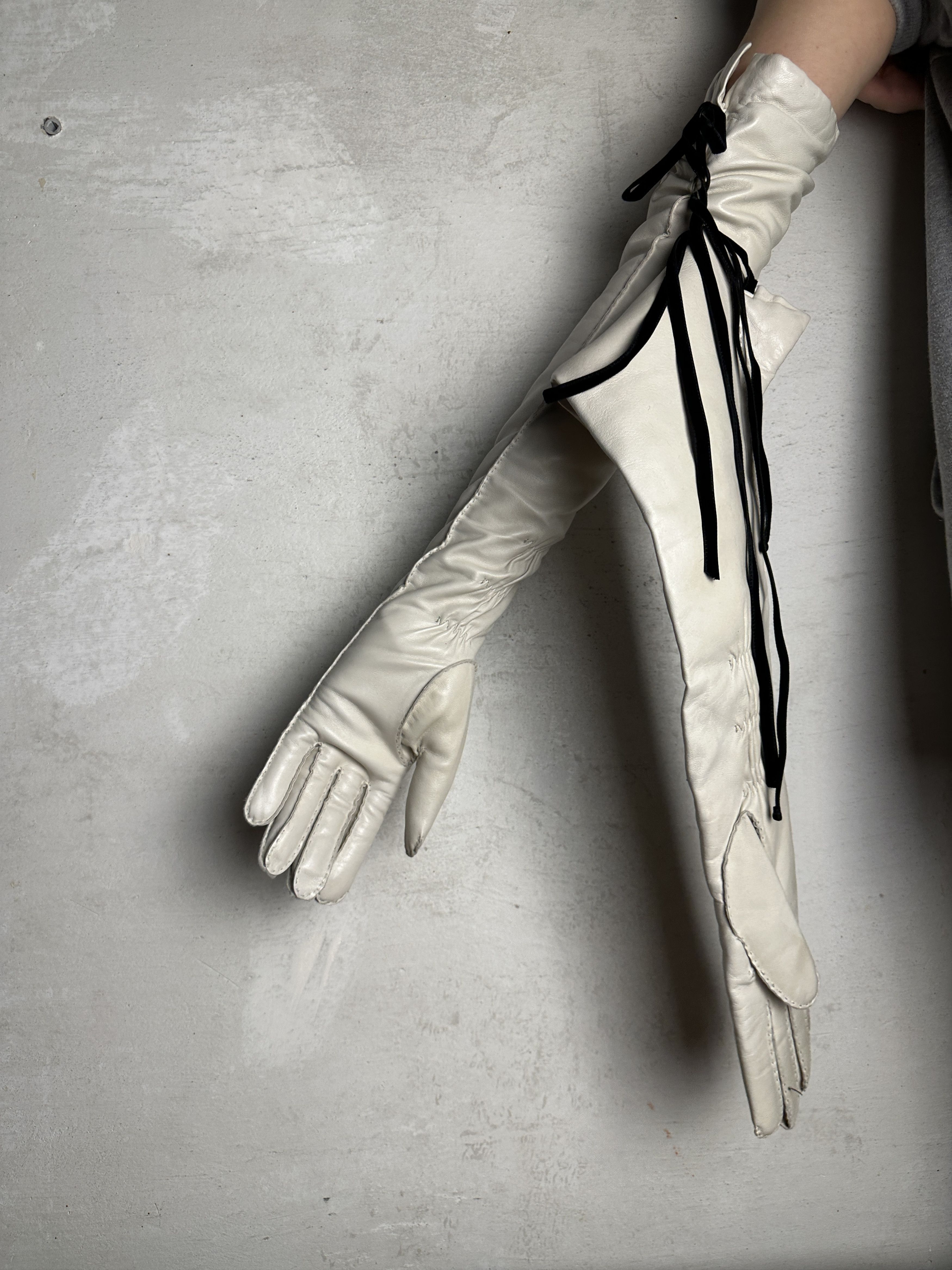 Ann Demeulemeester Ann Demeulemeester Off White Joris Long Gloves Size ONE SIZE - 4 Thumbnail