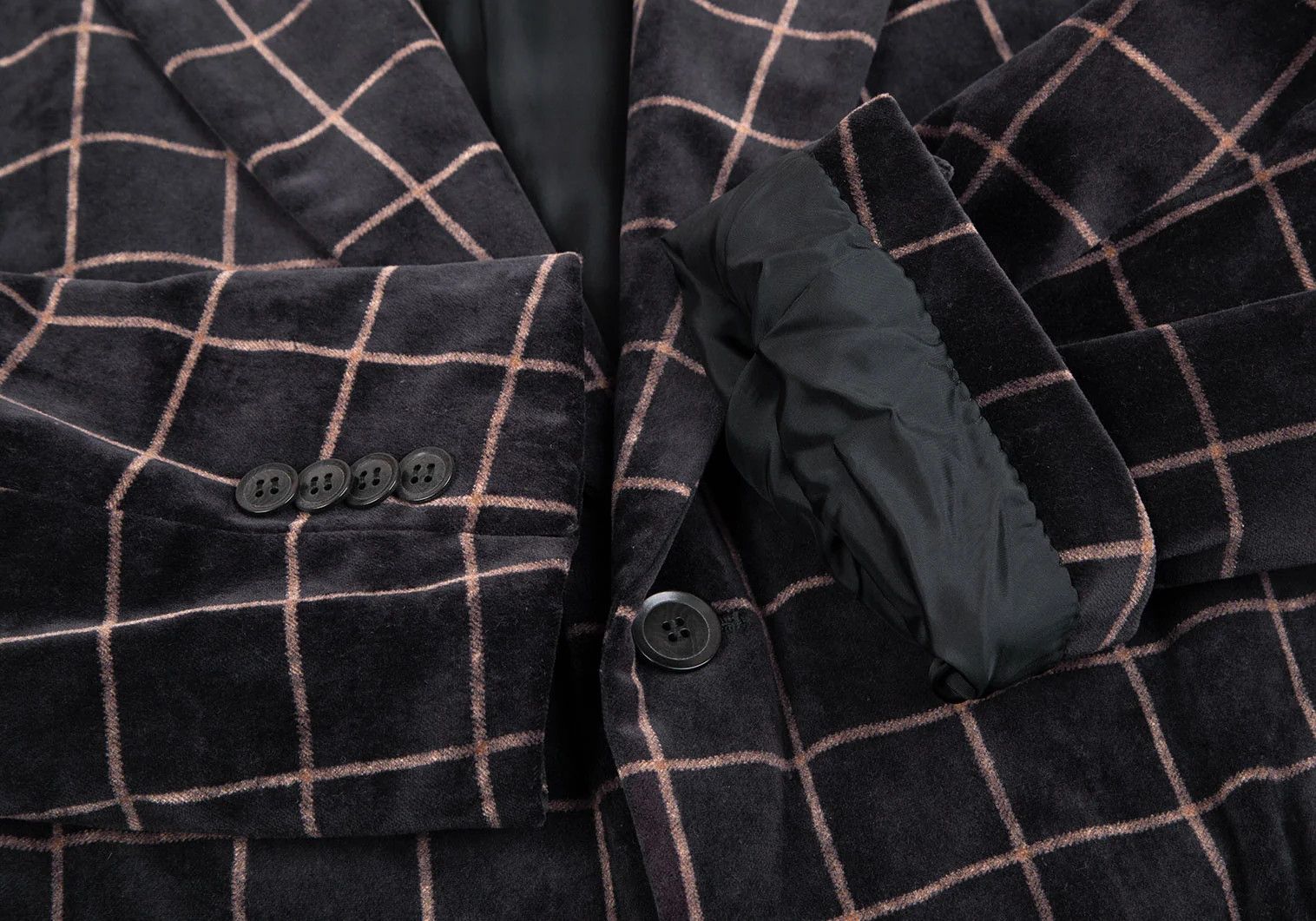 Armani Collezioni Velvet Peak Lapel Jacket in Black Size 60 Size US XXS / EU 40 - 7 Thumbnail