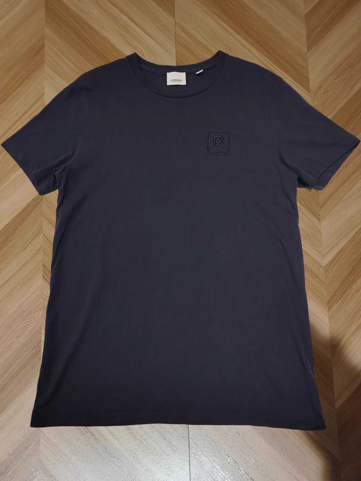 Burberry bbr Burberry women's M short sleeve Size M / US 6-8 / IT 42-44 - 1 Thumbnail