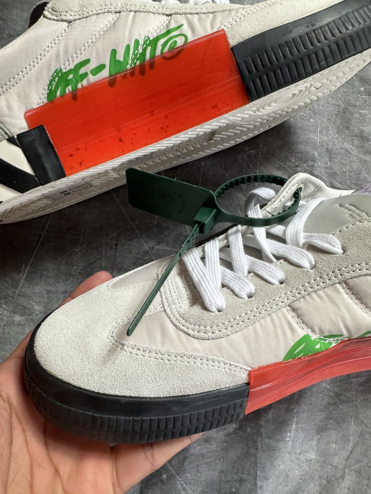 Off-White Off-White Vulcanized Sneakers in White / Black Size US 8 / EU 41 - 3 Thumbnail