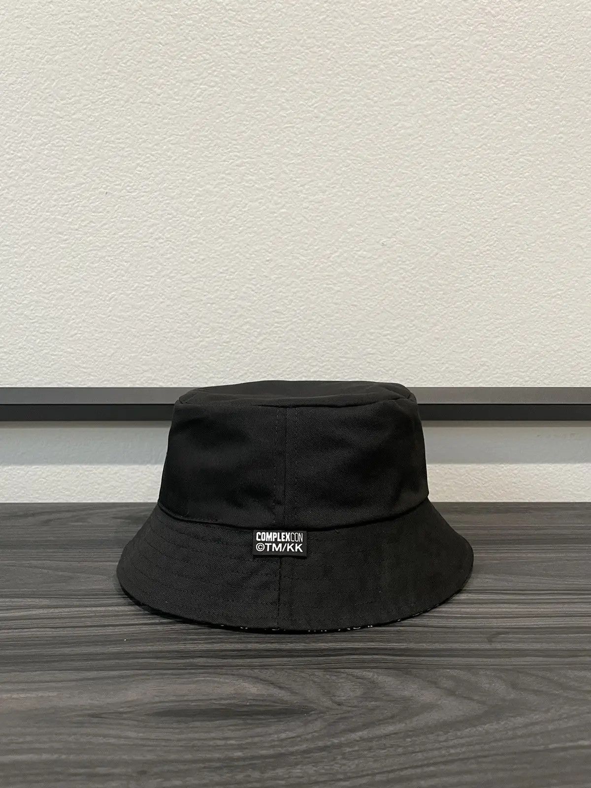Takashi Murakami Takashi Murakami ComplexCon Reversible Bucket Hat Size Large Size ONE SIZE - 6 Thumbnail