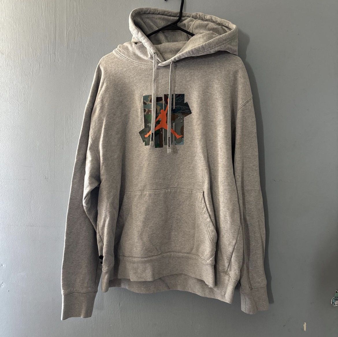 Jordan Brand × Undefeated Jordan x UNDEFEATED Hoodie Heather Gray Size US XL / EU 56 / 4 - 1 Thumbnail