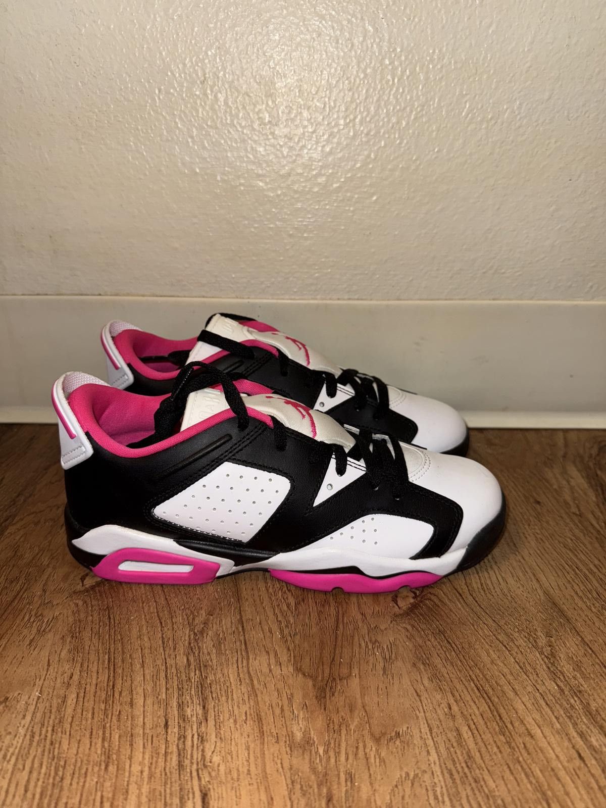 Nike Jordan 6 Retro Low Fierce Pink (Gs) Size US 6.5 / IT 36.5 - 1 Thumbnail