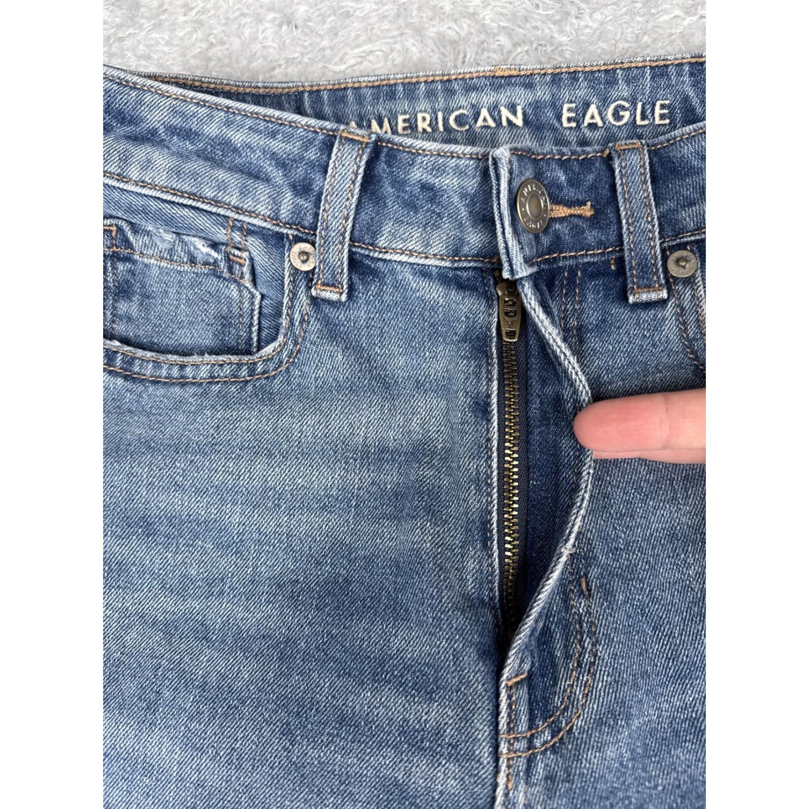 American Eagle Outfitters American Eagle Outfitters Mom Jeans Womens 00 Blue Distressed High Rise Stretch 24x29 Size 24" / US 00 / IT 34 - 5 Thumbnail