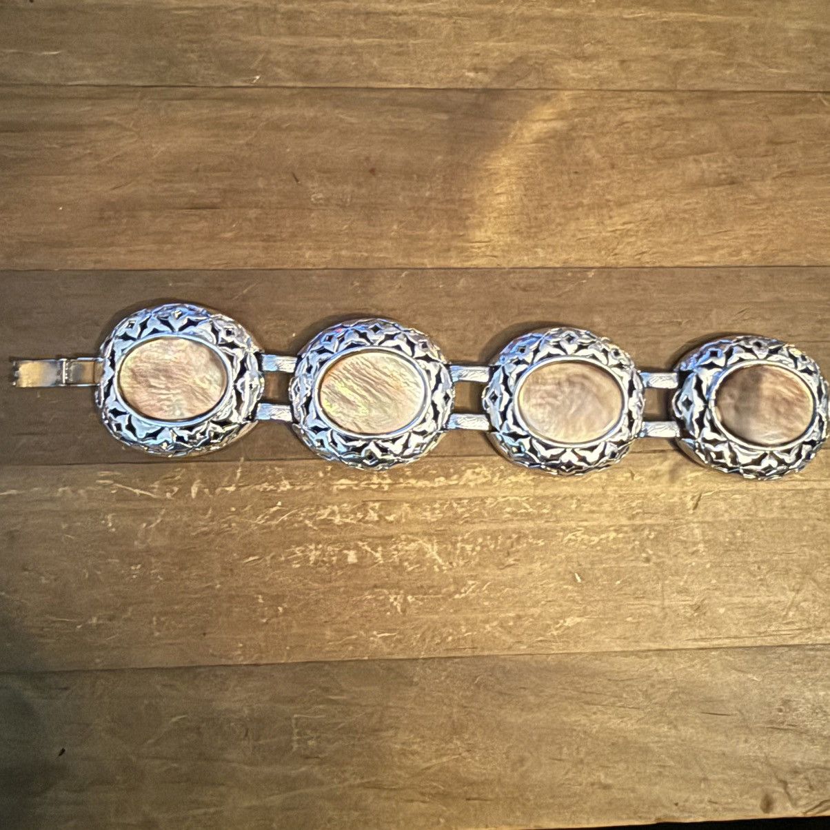 Other Chunky silver tone oval filigree link MOP bracelet Size ONE SIZE - 5 Thumbnail