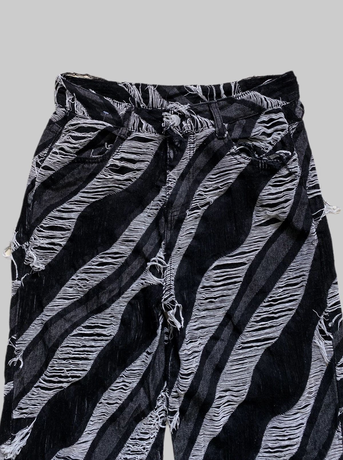 Japanese Brand Shredded Diagonal Stripe Wide-Leg Deconstructed Jeans Size US 30 / EU 46 - 3 Thumbnail
