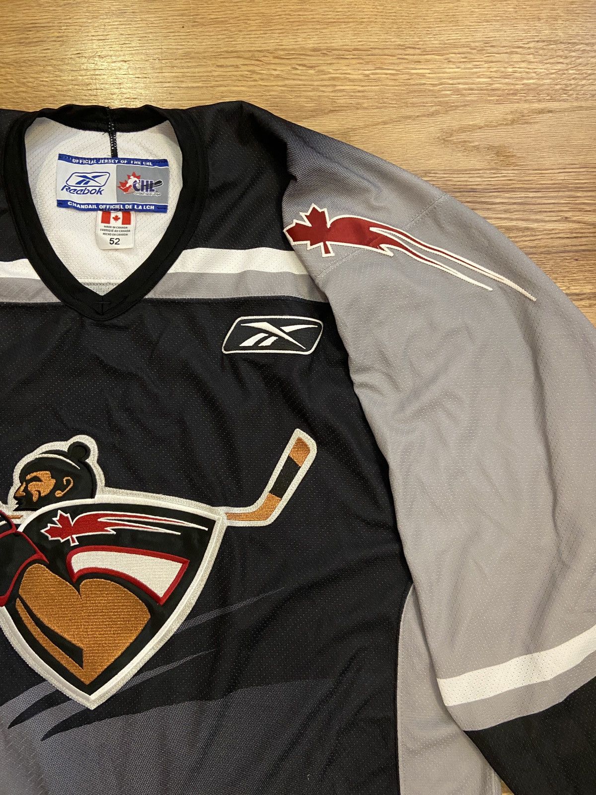 Reebok Vancouver Giants authentic alternate hockey jersey Size US L / EU 52-54 / 3 - 8 Thumbnail