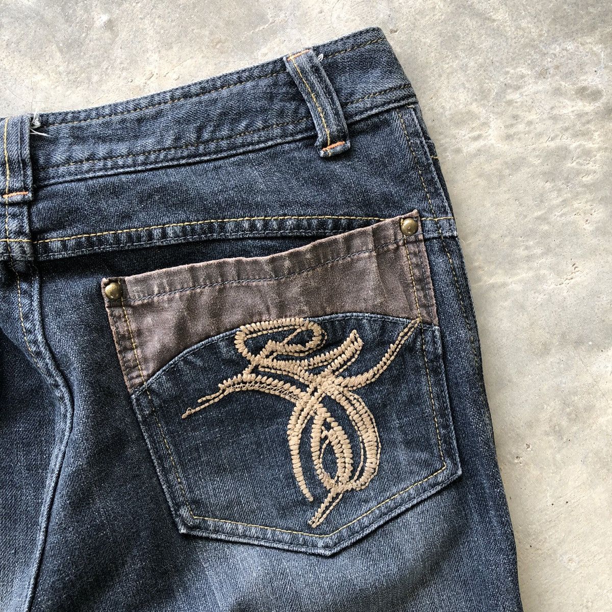 Japanese Brand Flare CAROUGE Rare Embroidered Flower Design Jeans Size US 29 - 8 Thumbnail