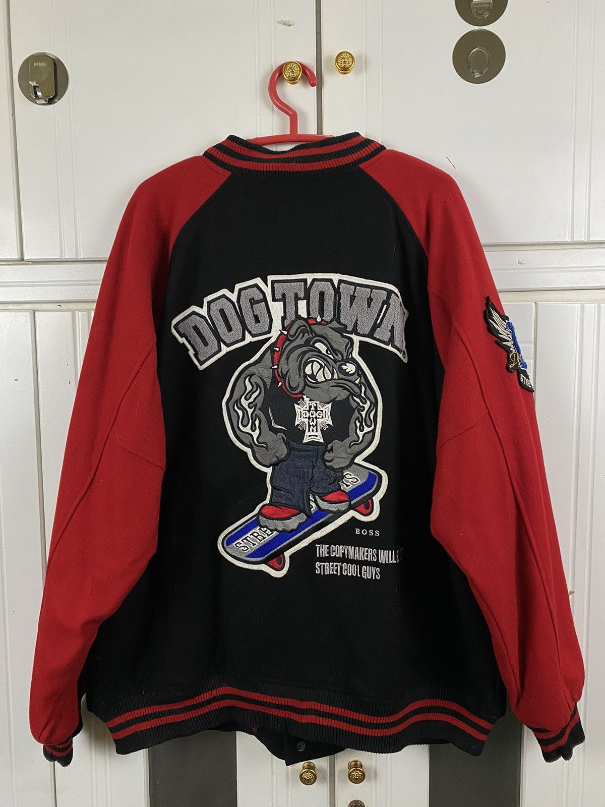 Dogtown ✅️DOG TOWN SKATEBOARD VARSITY BIG LOGO Size US XL / EU 56 / 4 - 1 Thumbnail