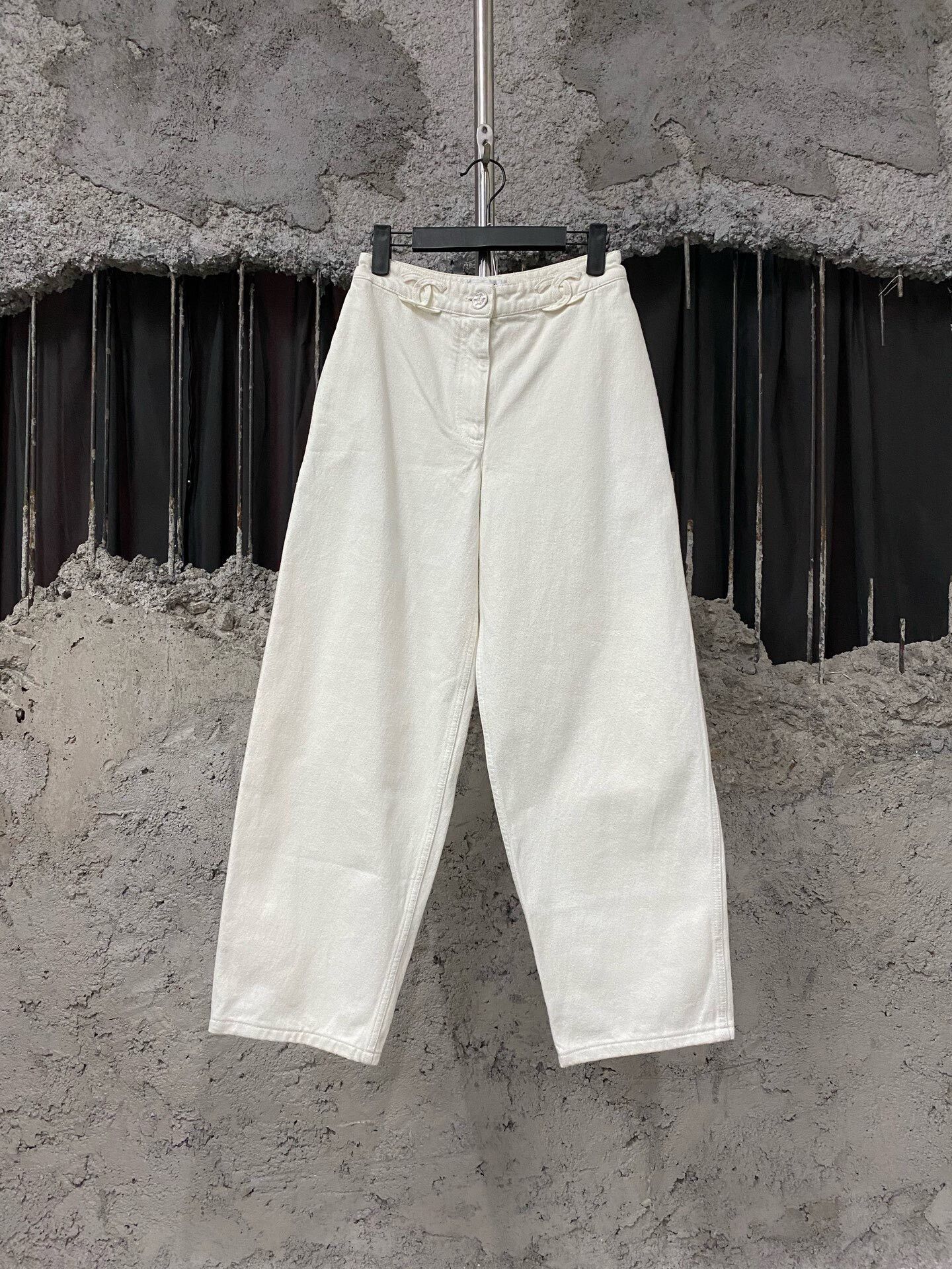 Chanel Chanel Denim White Jeans 26 Women Size 26" / US 2 / IT 38 - 1 Thumbnail