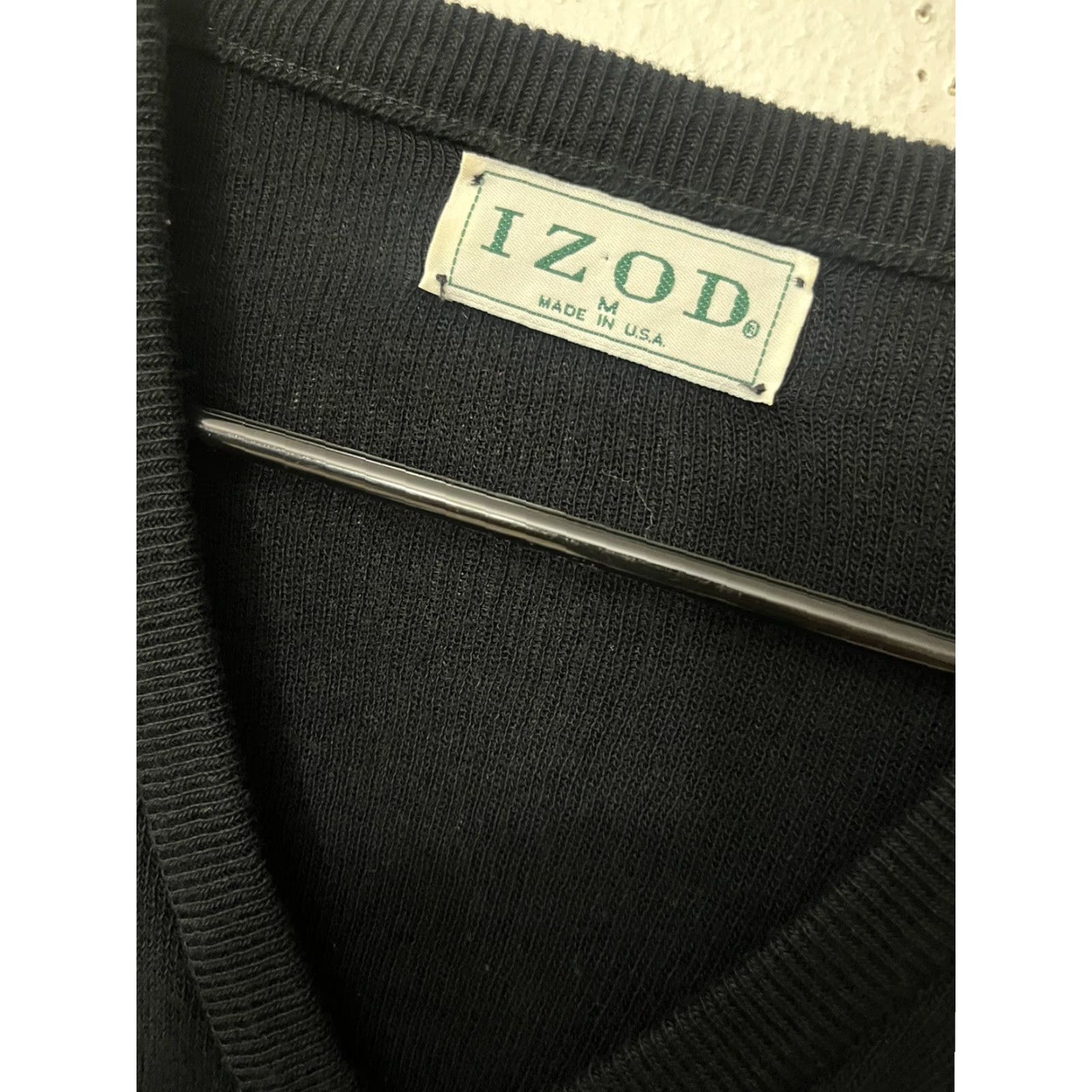 Izod VINTAGE IZOD Sweater Men’s Size M V-Neck Embroidered Logo Black Shirt Size US M / EU 48-50 / 2 - 4 Thumbnail
