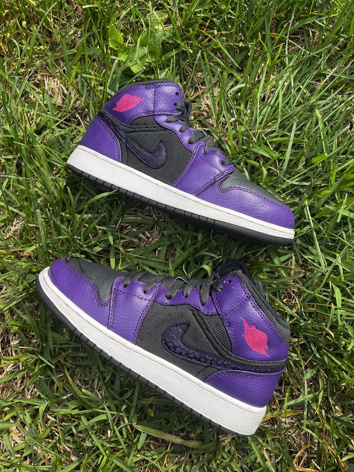 Jordan Brand CLEAN Air Jordan 1 Phat size 7 Womens Mid Anthracite Purple Size US 7 / IT 37 - 3 Thumbnail