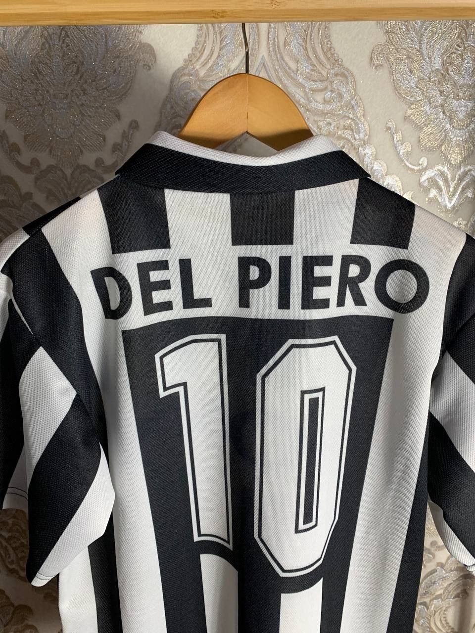 Vintage Very Rare Juventus Italy Del Piero Retro Soccer Jersey Y2K Size US L / EU 52-54 / 3 - 4 Thumbnail