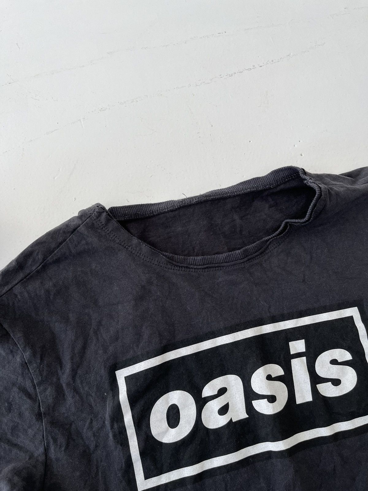 Band Tees × Vintage Vintage 00s Oasis cropped t shirt Size US M / EU 48-50 / 2 - 3 Thumbnail