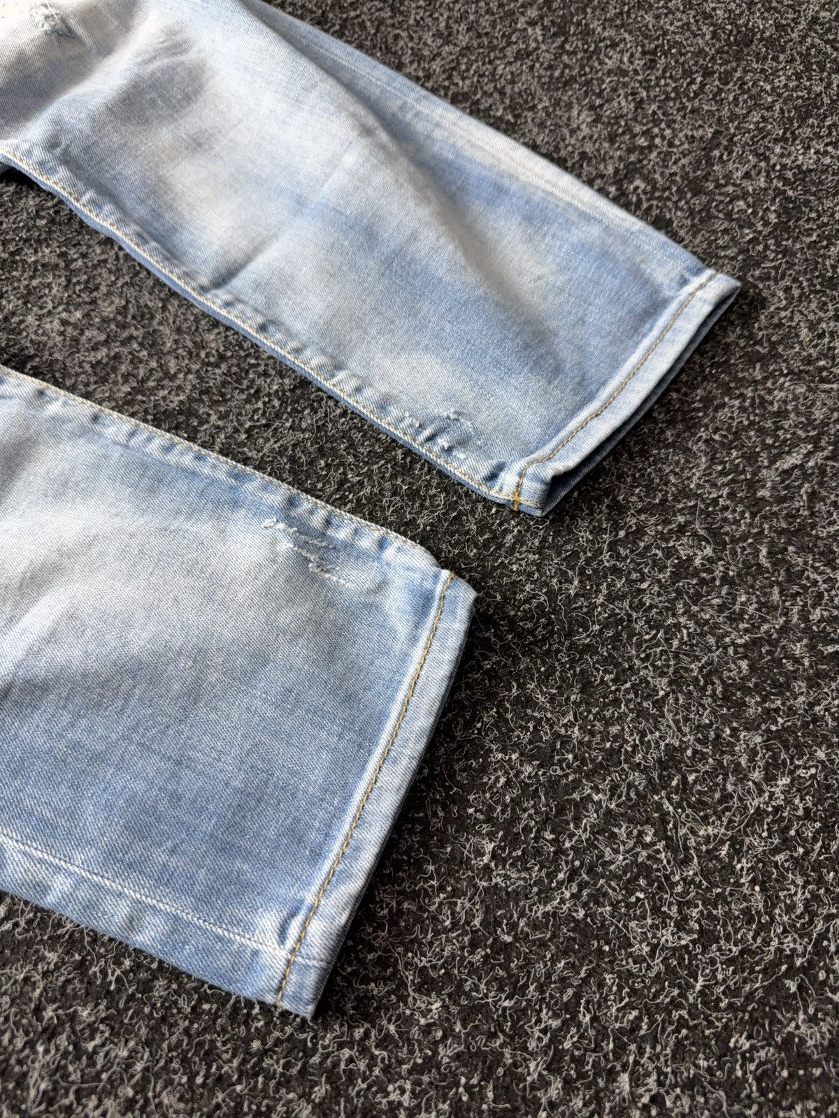 Dsquared2 00s Dsquared2 Distressed Light Wash Denim Jeans Size 38 Size 26" / US 2 / IT 38 - 3 Thumbnail