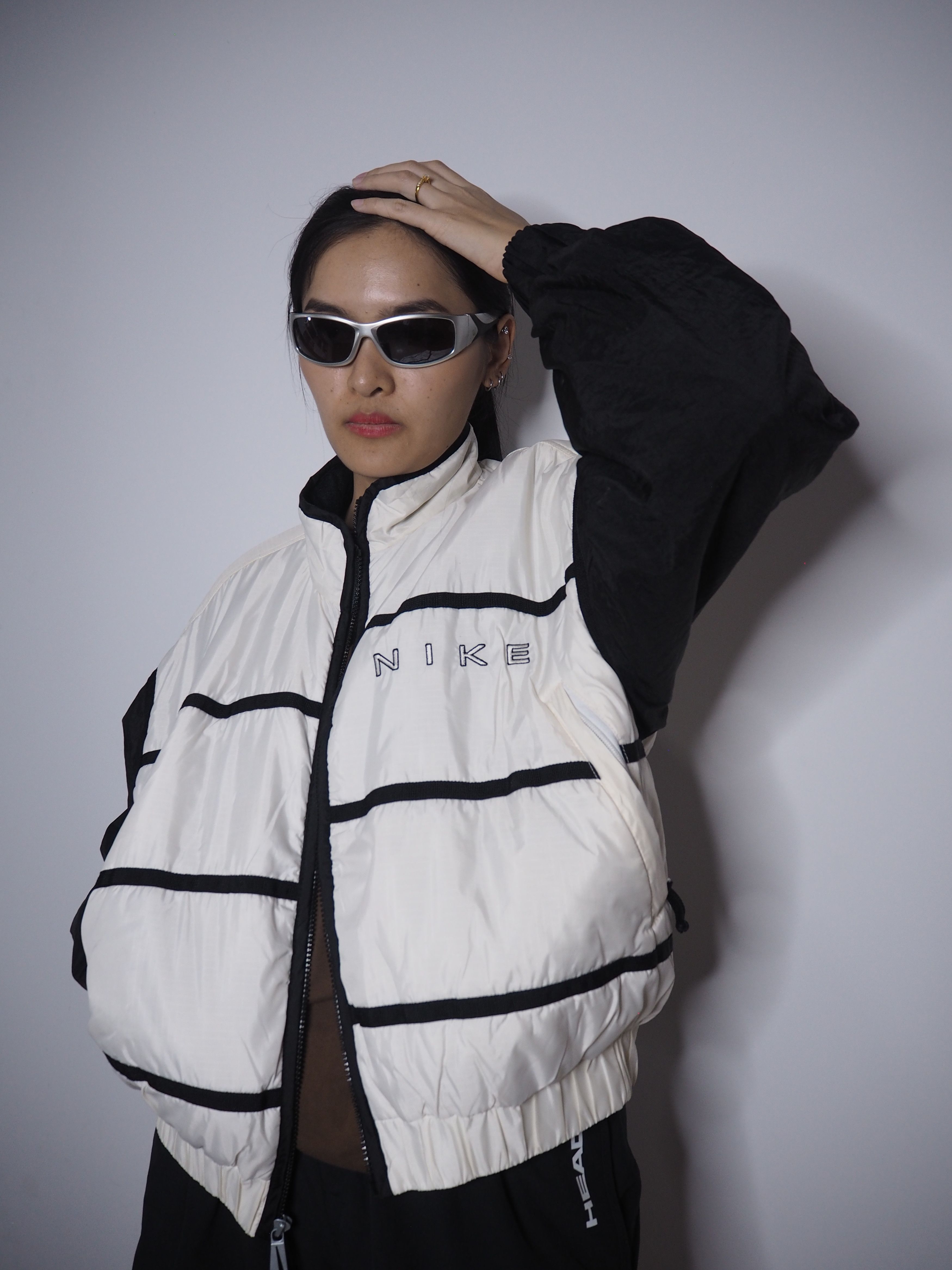 Nike Vintage Nike Bubble Jacket Women Size M Size US S / EU 44-46 / 1 - 5 Thumbnail
