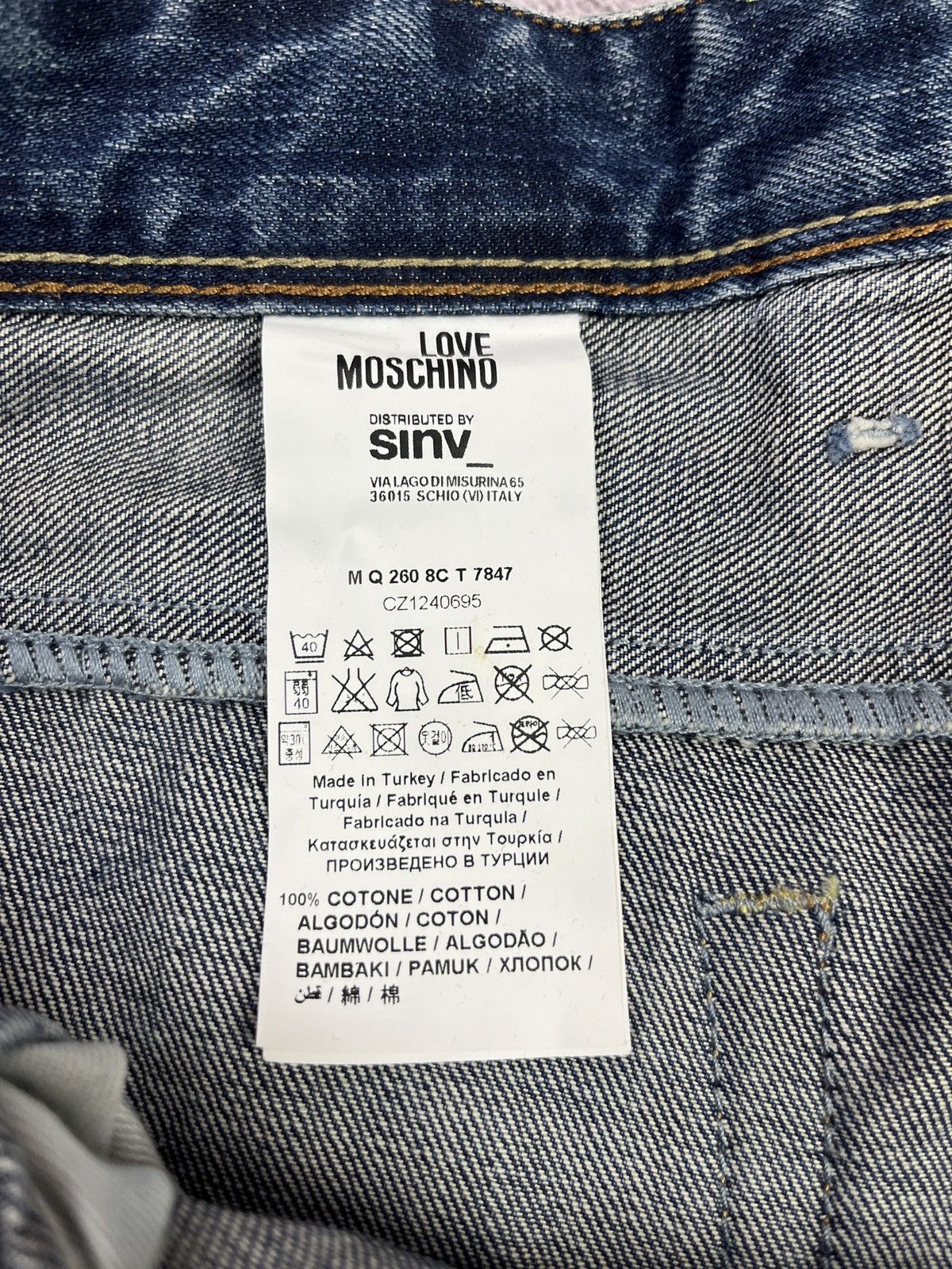Moschino Denim Shorts Blue Distressed Logo Patch Streetwear Size US 34 / EU 50 - 9 Thumbnail