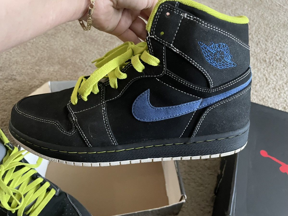 Nike Jordan 1 Retro Black Cyber Size US 10.5 / EU 43-44 - 2 Thumbnail