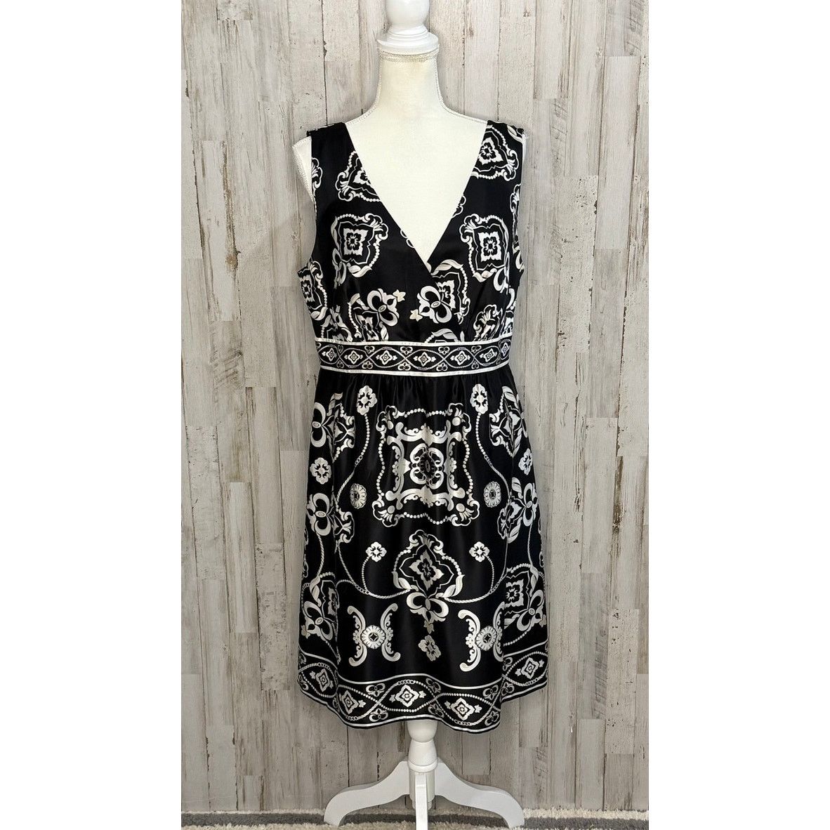 White House Black Market White House Black Market Women's Size 6 Black Dress Size XL / US 12-14 / IT 48-50 - 2 Thumbnail