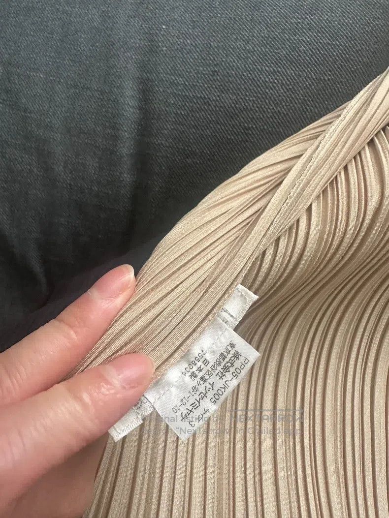 Issey Miyake Issey Miyake Champagne Gold Mock Neck Long-Sleeve Top Size L / US 10 / IT 46 - 4 Thumbnail