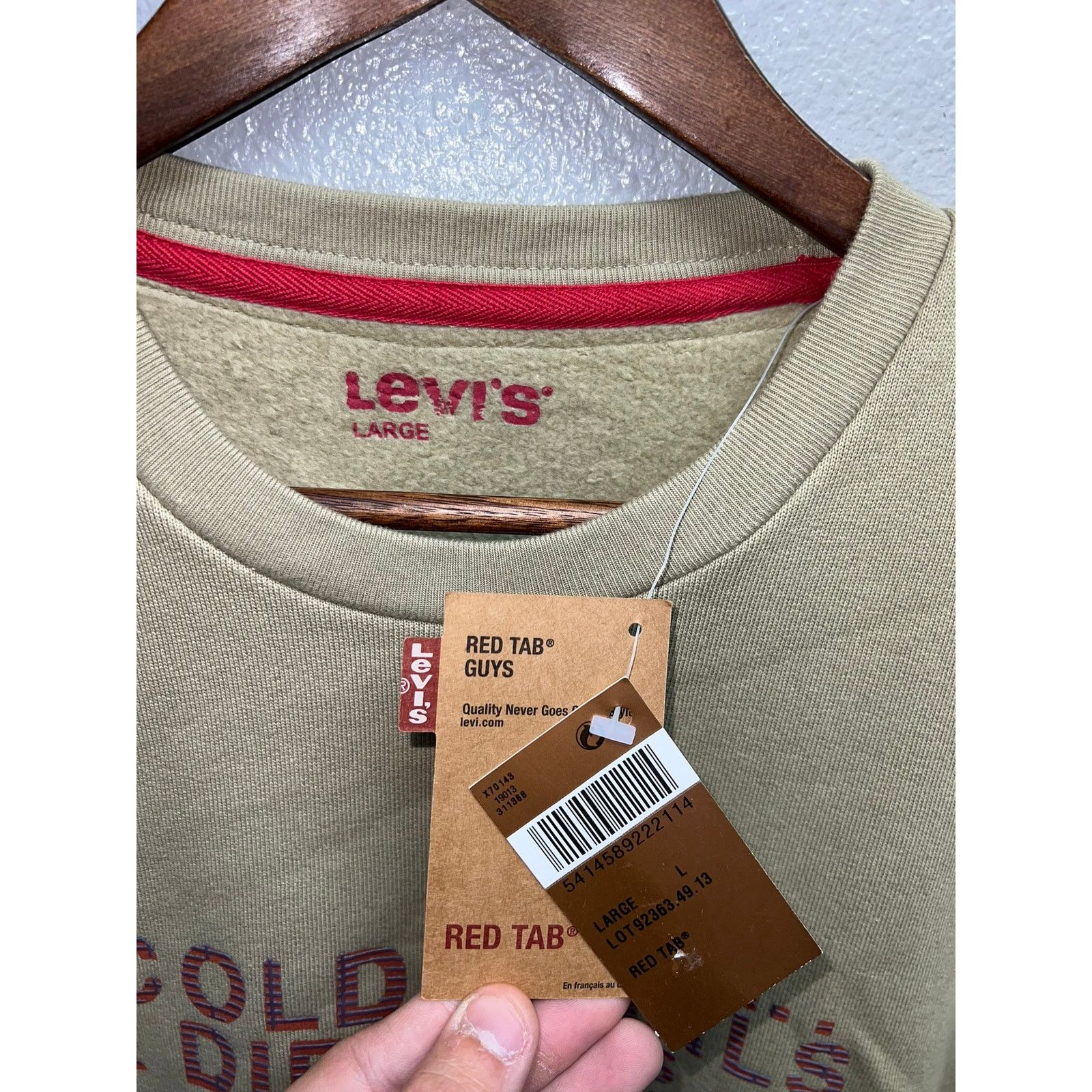 Levi's Levi Red Tab Sweatshirt Levi's Cold Beer Dirty Girls NWT Size US L / EU 52-54 / 3 - 6 Thumbnail