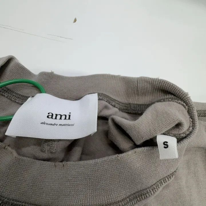 AMI Ami Paris Logo Embroidered Crew Neck T-Shirt -2507 Size US S / EU 44-46 / 1 - 2 Thumbnail