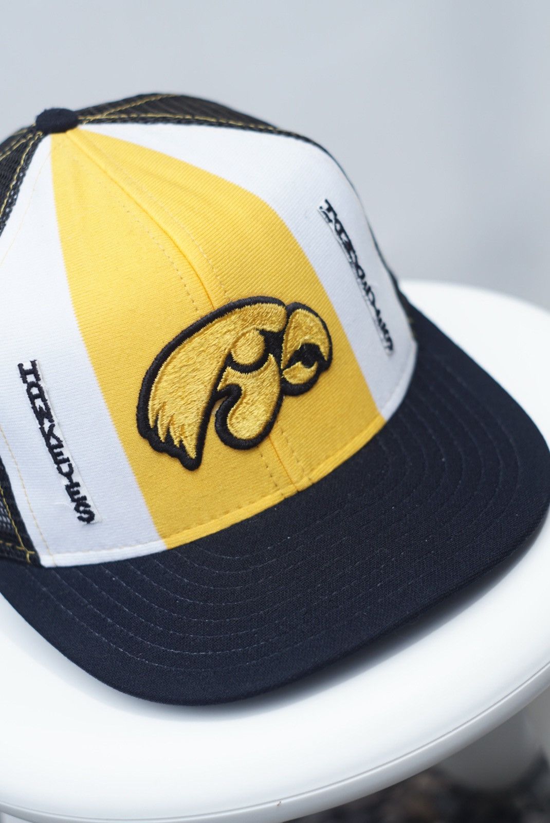 NCAA × Vintage Vintage AJD Iowa Hawkeyes Lucky Stripe trucker hat Size ONE SIZE - 2 Thumbnail