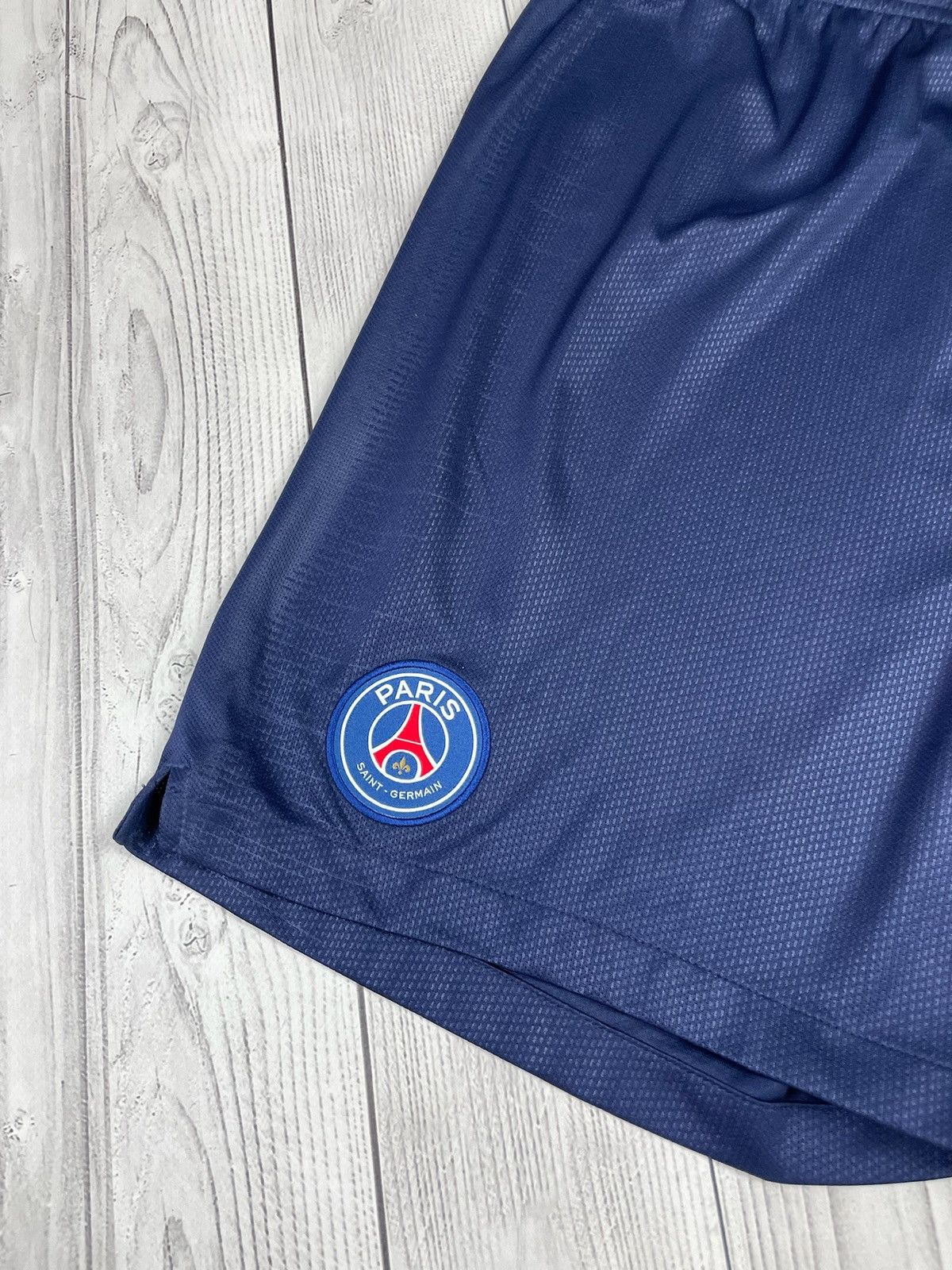 Nike Vintage nike PSG soccer shorts size L logo Size US 34 / EU 50 - 3 Thumbnail