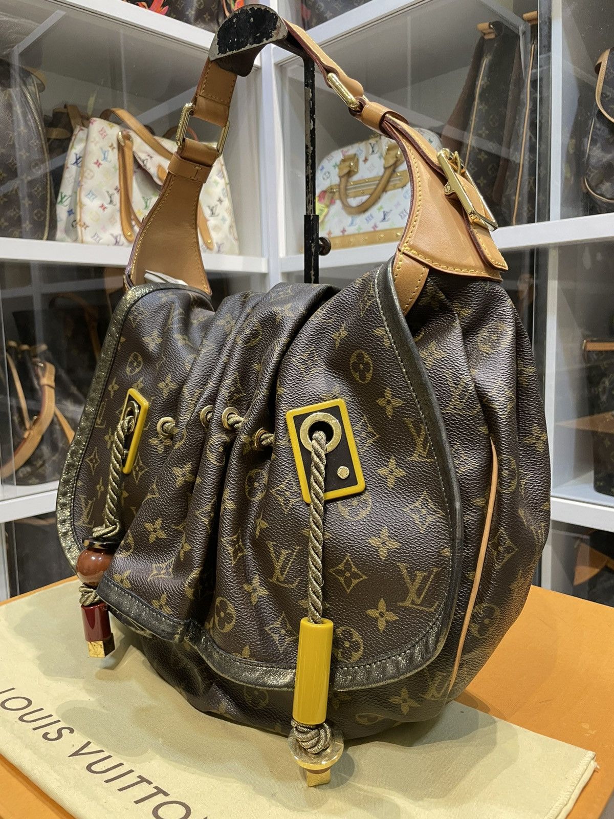 Louis Vuitton AUTHENTIC LOUIS VUITTON LIMITED EDITION KALAHARI GM Size ONE SIZE - 3 Thumbnail