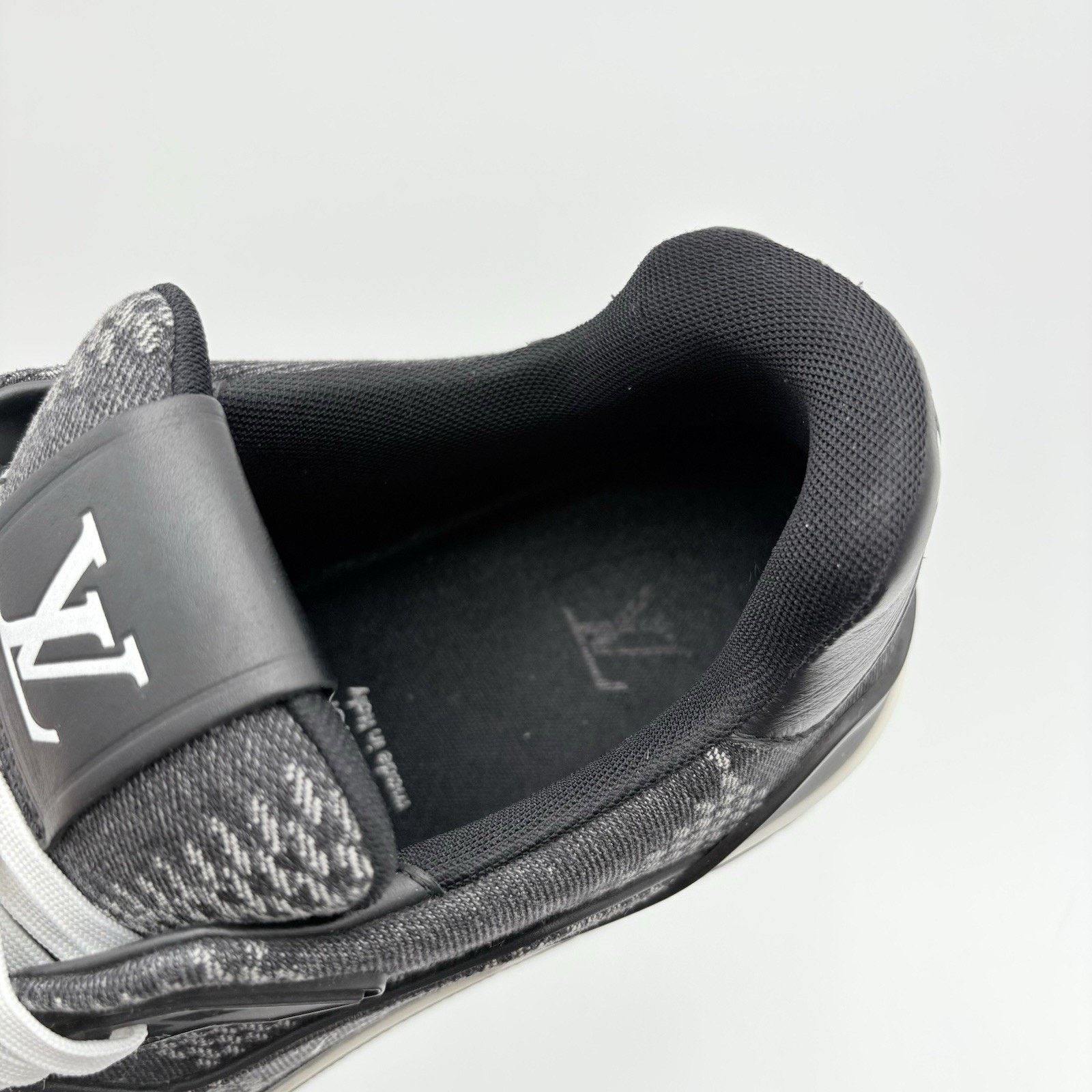 Louis Vuitton 10.5-11 US Louis Vuitton Trainer ' Black White '| VERY CLEAN Size US 11 / EU 44 - 12 Thumbnail