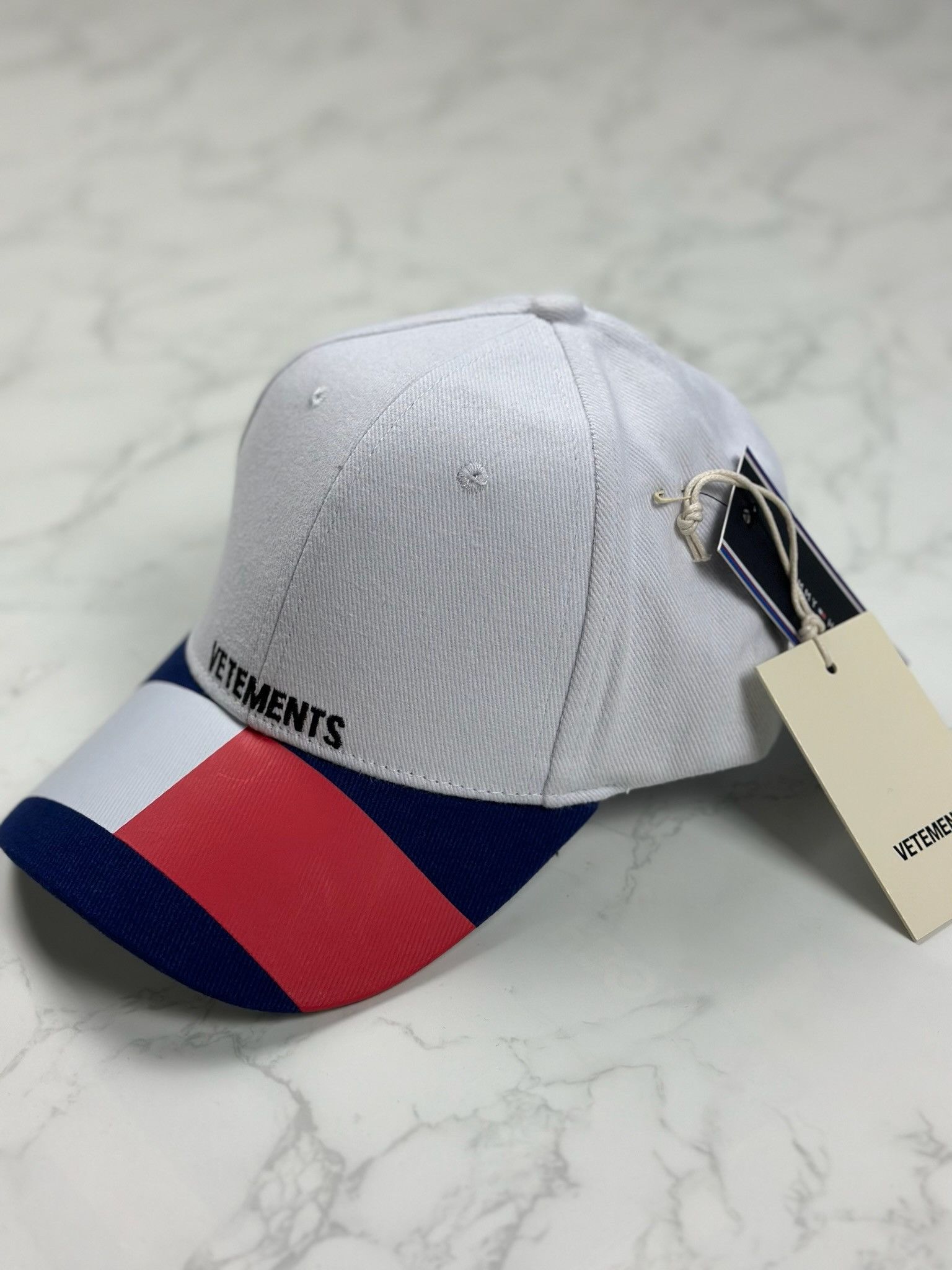 Tommy Hilfiger × Vetements 🔥60% OFF🔥 [SALE] Vetements x Tommy Hilfiger Logo White Cap Size ONE SIZE - 1 Thumbnail