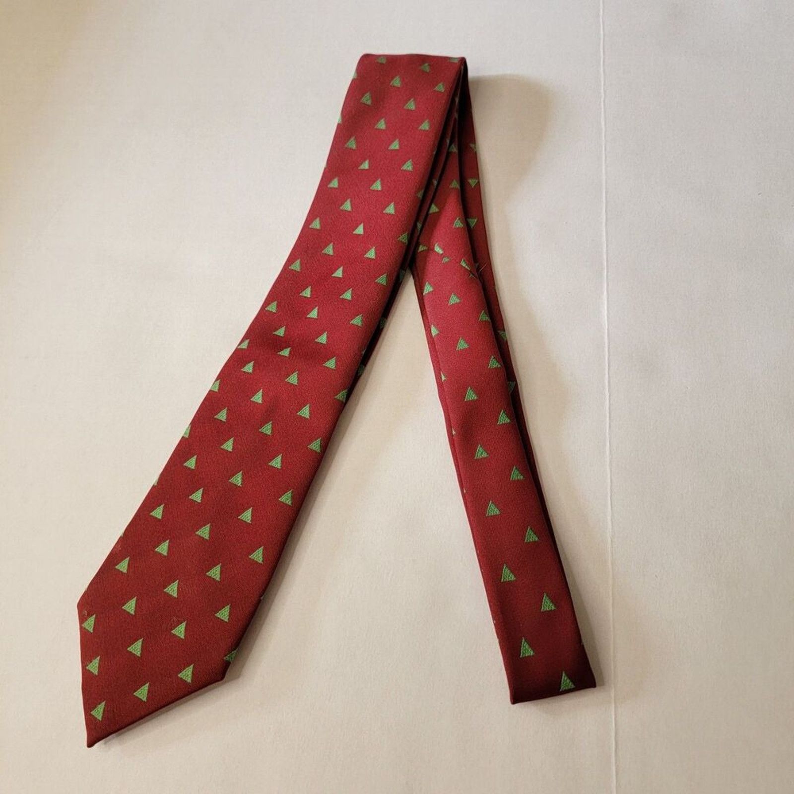 Other VINTAGE Avon Christmas Tie 1985- Green Triangles- Maroon Size ONE SIZE - 3 Thumbnail