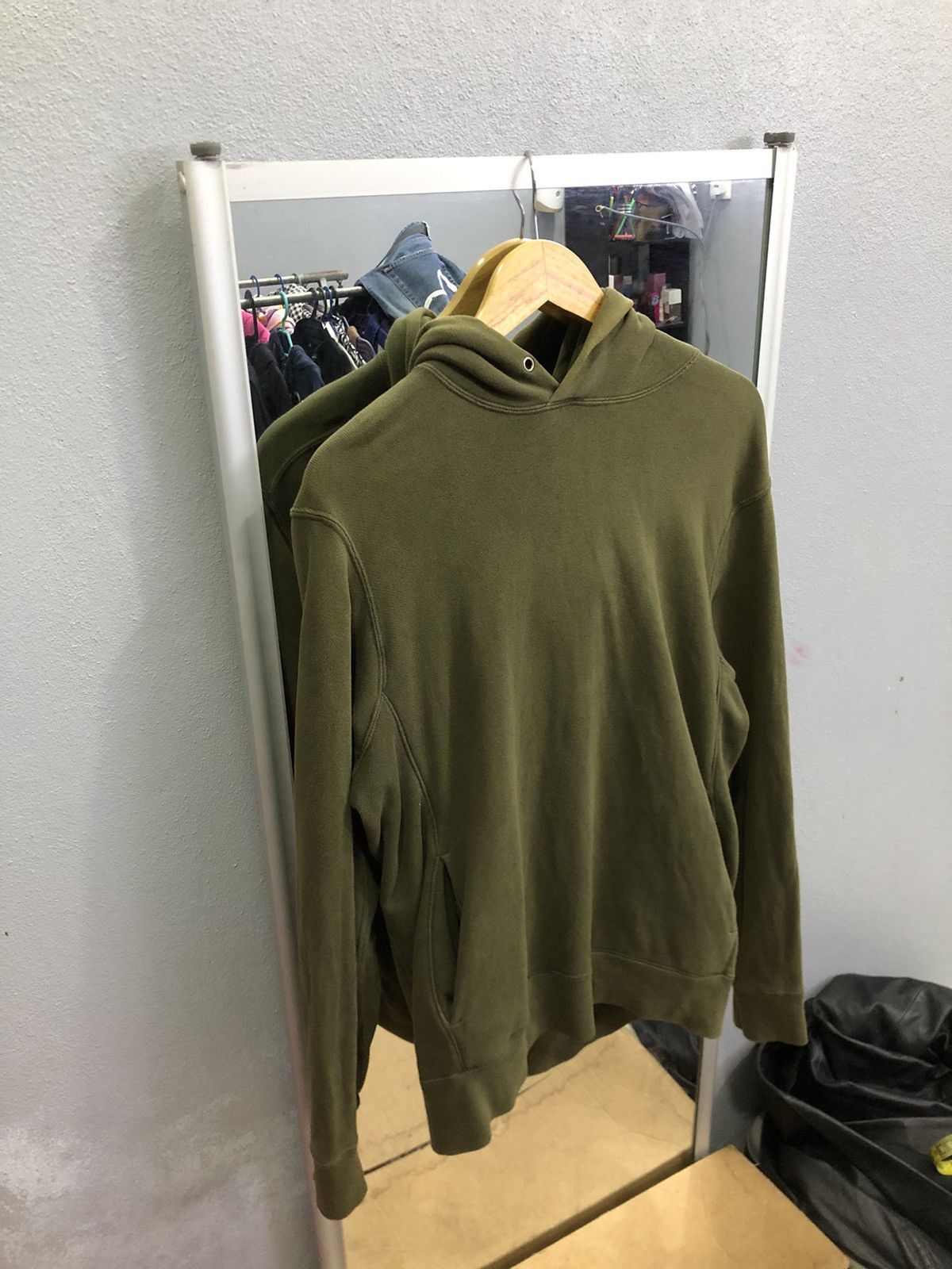 Japanese Brand × Uniqlo Uniqlo Olive Faded Hoodie – Yeezy Vibe Size US M / EU 48-50 / 2 - 3 Thumbnail
