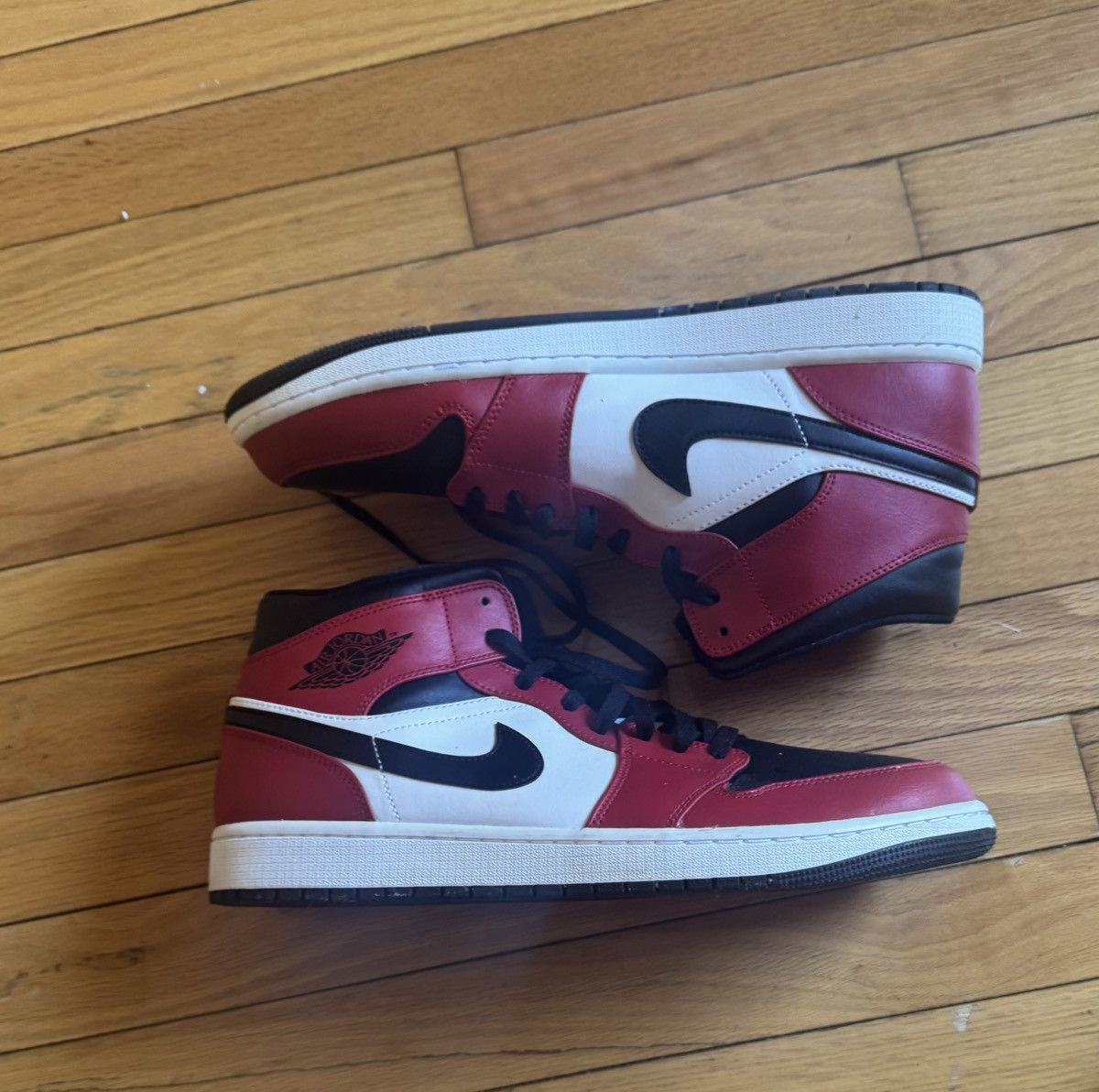 Jordan Brand Air Jordan 1 Mid ‘Chicago Black Toe’ - Size US 13 M Size US 13 / EU 46 - 3 Thumbnail
