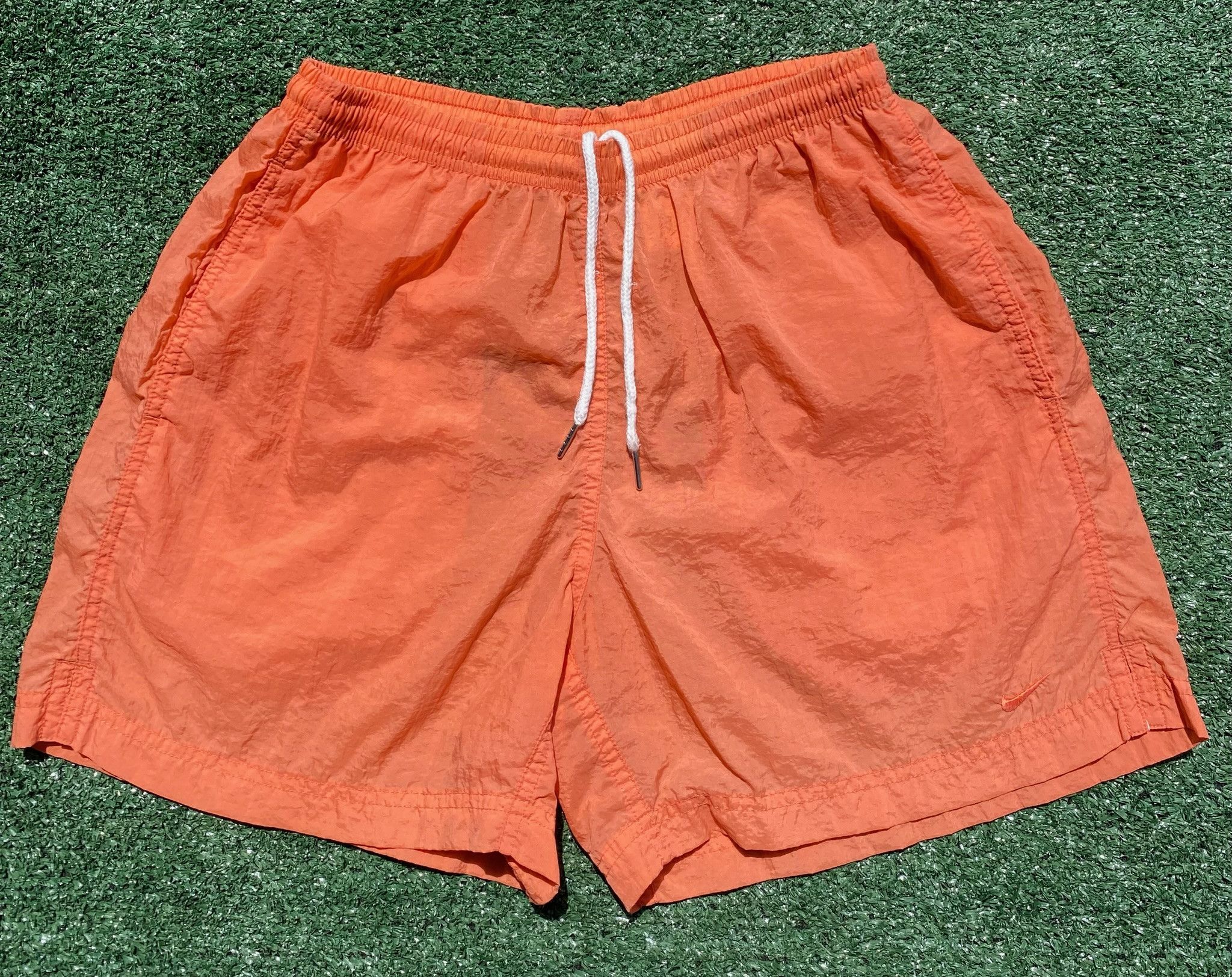 Nike 90’s Nike Peach Tonal Swoosh Windbreaker Shorts Small Size US 30 / EU 46 - 1 Thumbnail
