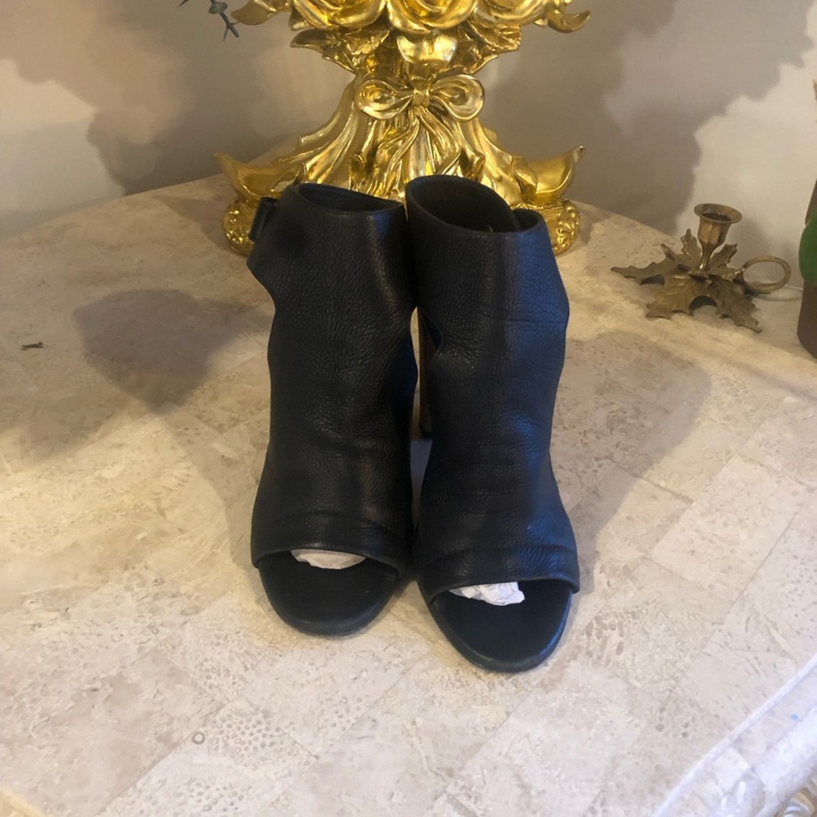 Vince Vince. Open heal leather strap thick heel Size US 7.5 / IT 37.5 - 2 Thumbnail