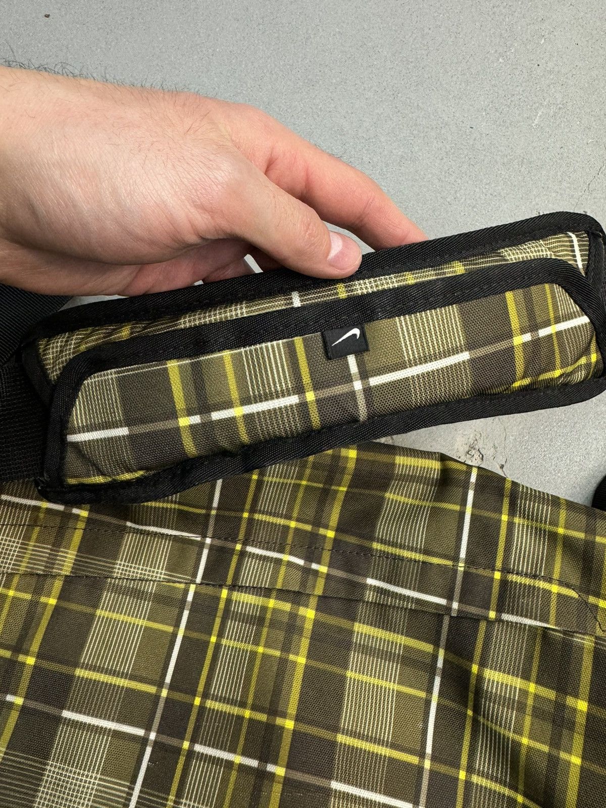 Nike Y2K unisex nike multicompartment utilities messenger bag Size ONE SIZE - 5 Thumbnail