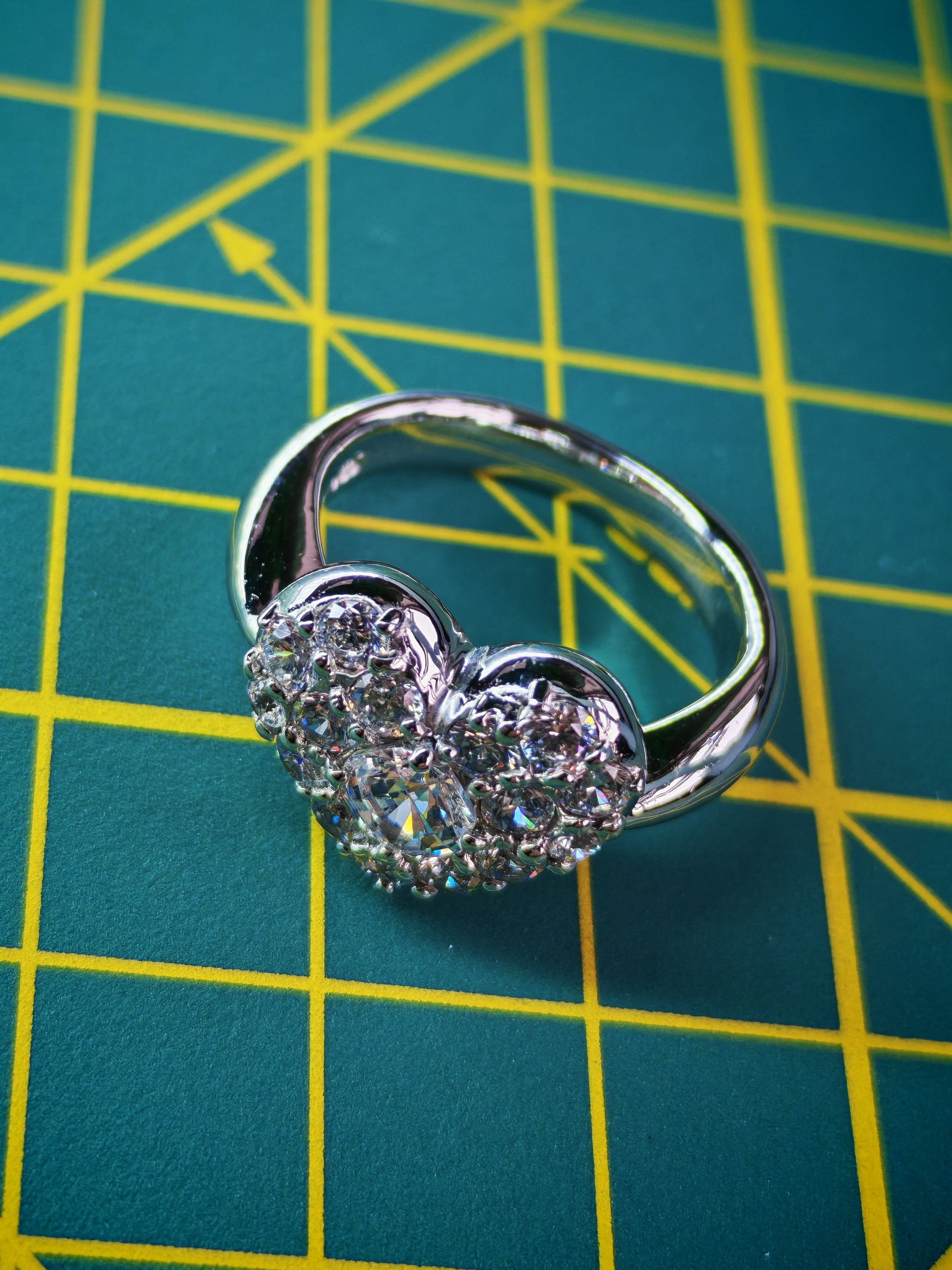 Other SILVER 925 MARKING SILVER RING WITH RINESTONE LIKE DIAMOND Size ONE SIZE - 1 Thumbnail
